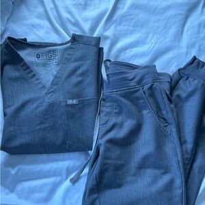 Figs heather gray set- 
Sweatpants Comfortable Joggers
And top